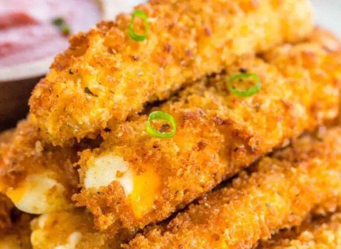 Fried Cheese Sticks (5)